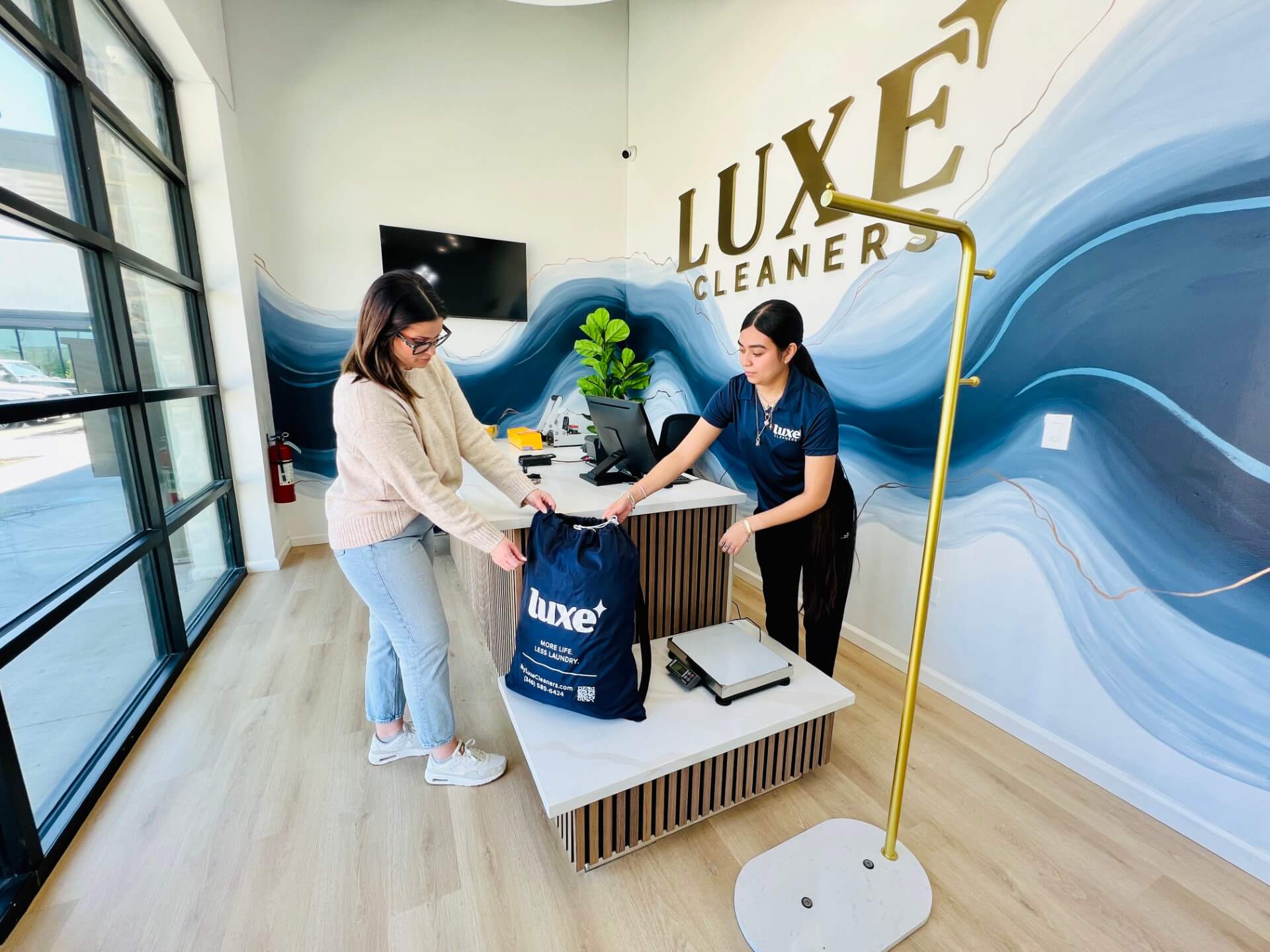 Luxe customer dro poff